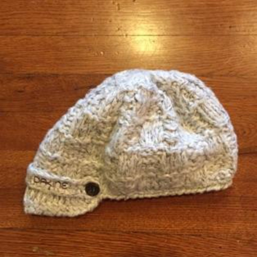 Dakine hat